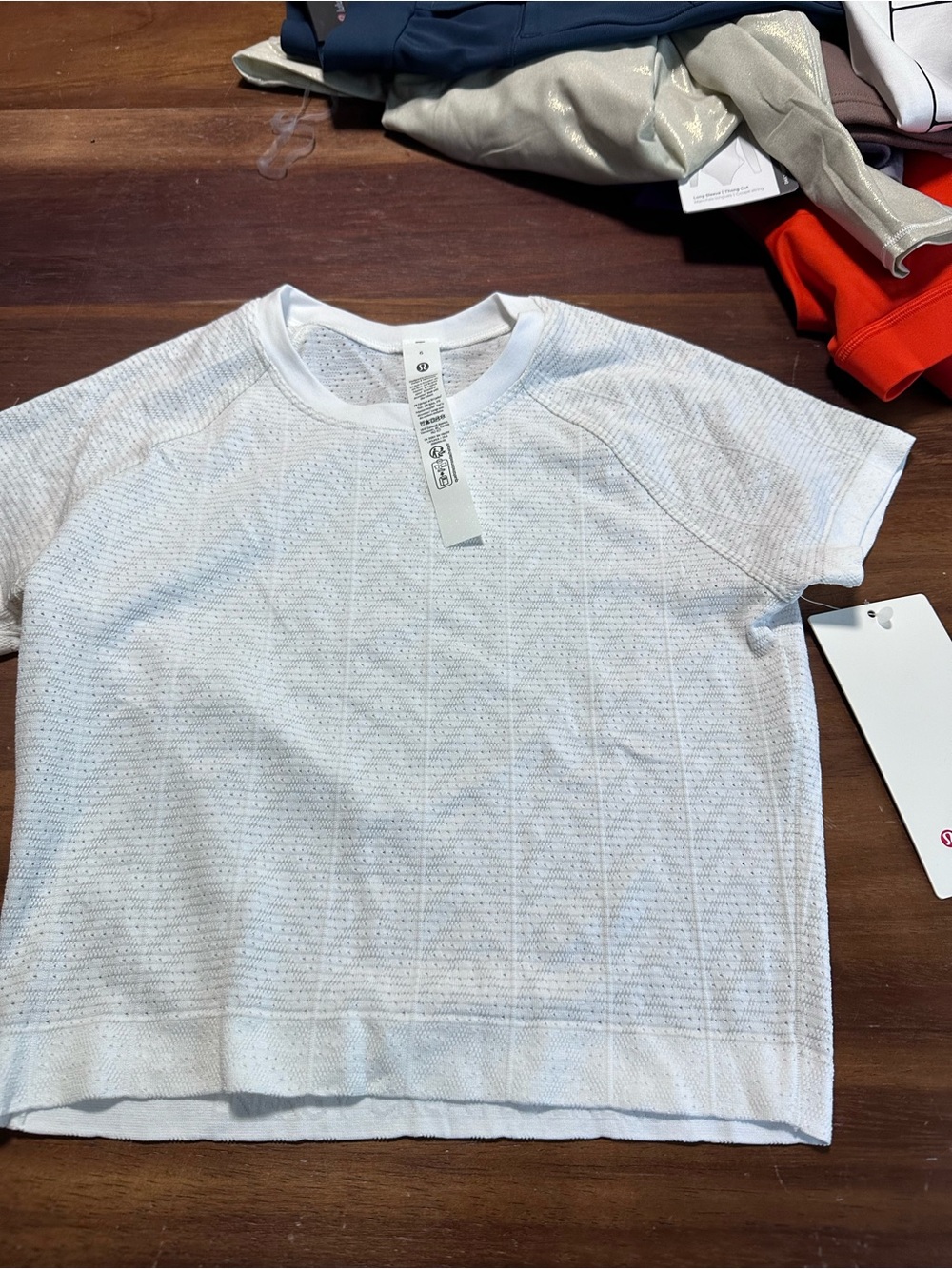 Lululemon swiftly pointelle cropped short sleeve white size 6